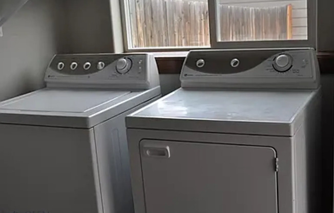 FIRST MONTH'S RENT FREE!!! NEW LOWER MONTHLY RENT!!!