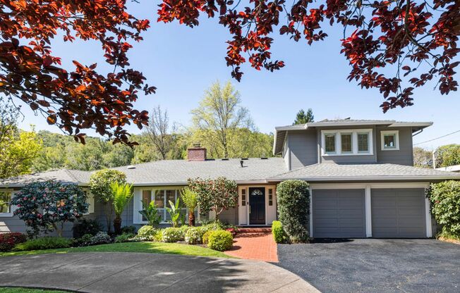 Impressive Sleepy Hollow Home on 1 Acre!  Pool! AC!  Solar!  FOUNDATION