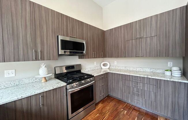 2 beds, 2 baths, $2,500, Unit 204