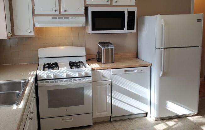 2 beds, 1 bath, $1,000, Unit UNIT A