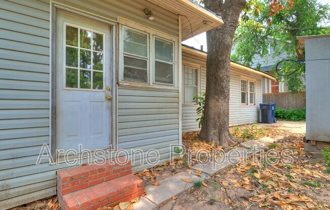 2 beds, 1 bath, 1,036 sqft, $1,100