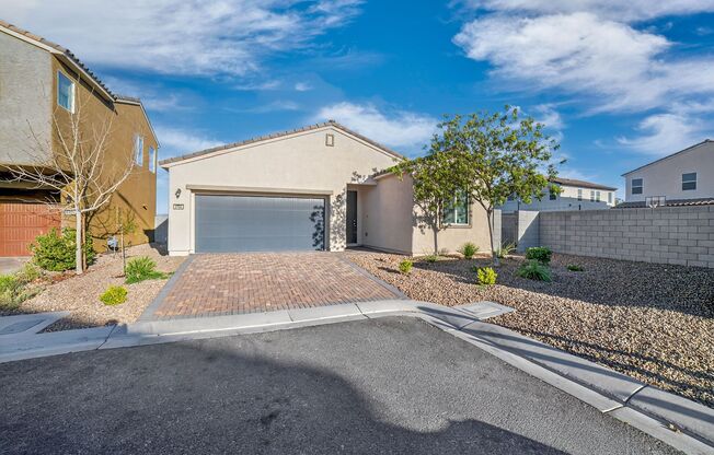 MOVE-IN READY SINGLE-STORY 3-BEDROOM 2-BATHROOM HOME!