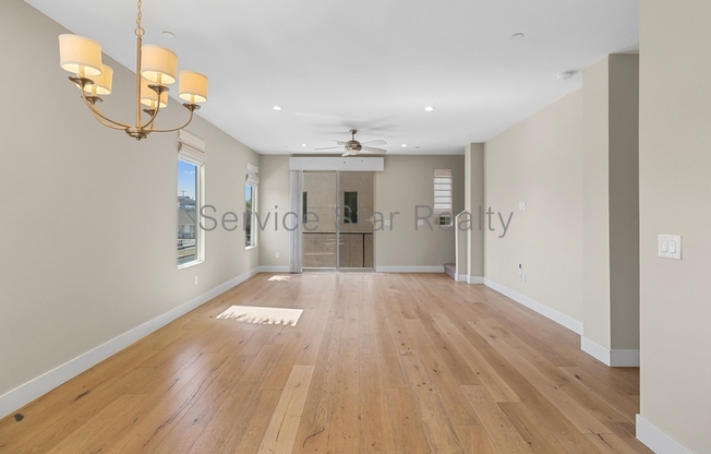 820 N 8TH Avenue