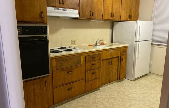 1 bed, 1 bath, $875, Unit 349 W. 21st Street