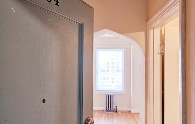 Studio, 1 bath, 450 sqft, $2,400, Unit 504