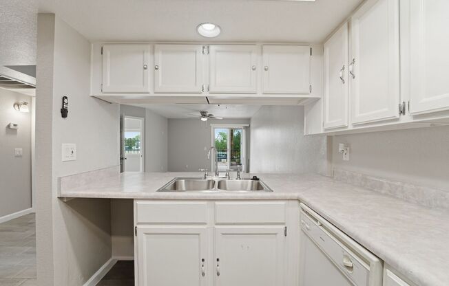 Central Phoenix Gem! Private Patio, Gated, Pool + Underground Parking