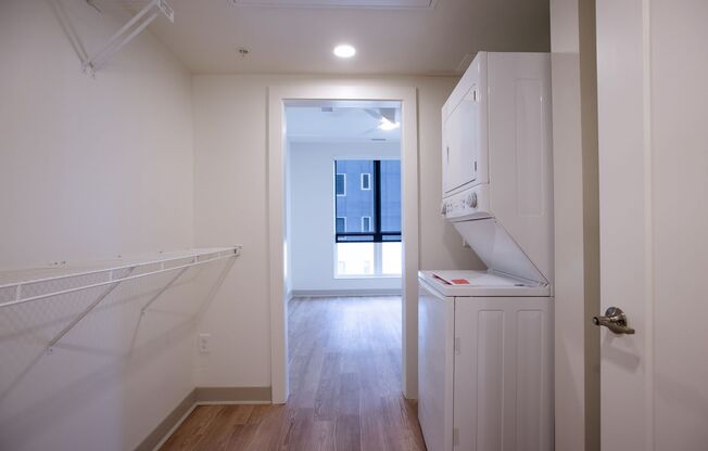 1 bed, 1 bath, 694 sqft, $1,495, Unit APT 402