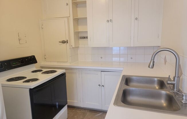 1 bed, 1 bath, 594 sqft, $1,325, Unit 115