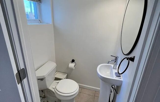 Large 3 Bedroom 1.5 Bath Townhome in Point Breeze! Central Air! W/D! Yard!