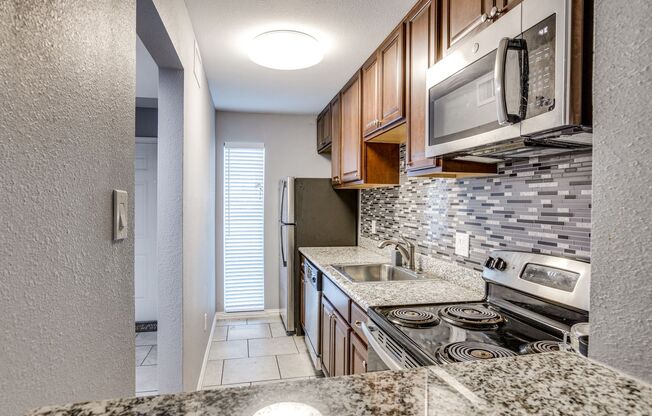 2 beds, 1.5 baths, 975 sqft, $1,495, Unit 180