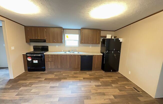 3 beds, 2 baths, $1,300, Unit Lot 80