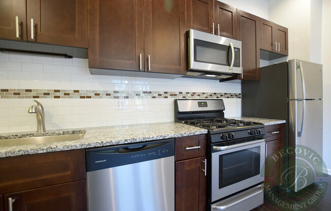 2 beds, 1 bath, 700 sqft, $2,200, Unit 103
