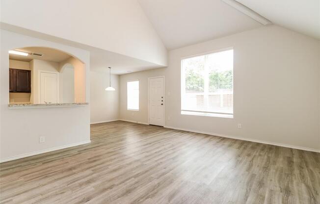 25259 SANITAS VLY DR
