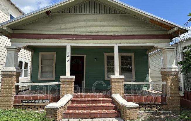 1812 E COLUMBUS DR
