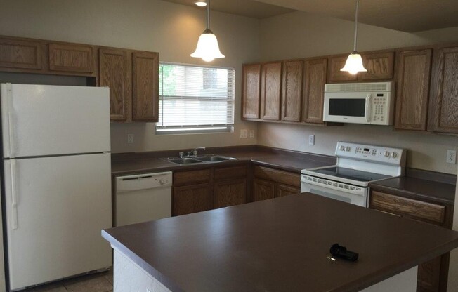 3 beds, 2 baths, $1,525