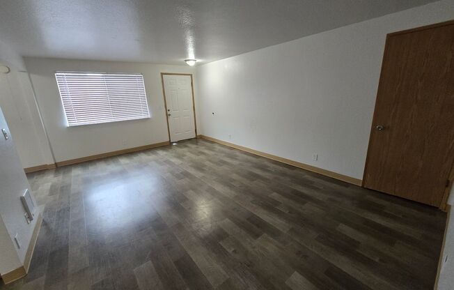 2 beds, 1 bath, 875 sqft, $1,325, Unit 127-33