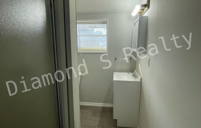 1 bed, 1 bath, 455 sqft, $595, Unit B