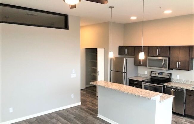 1 bed, 1 bath, 676 sqft, $1,475, Unit 510