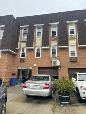 3 beds, 2 baths, $2,800, Unit 3