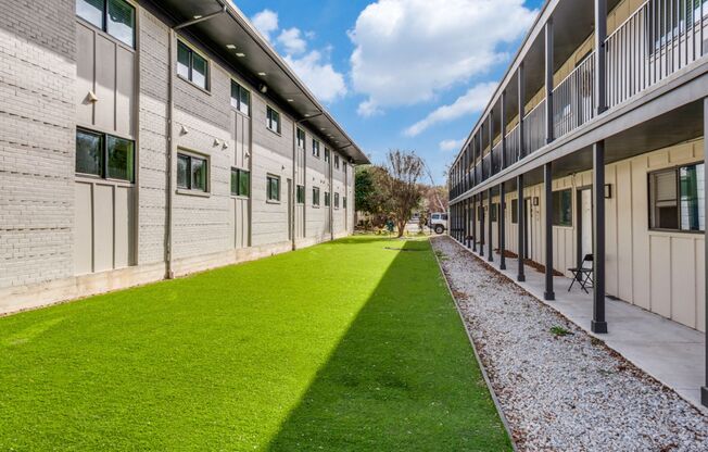 2 beds, 1 bath, 850 sqft, $1,425, Unit 115