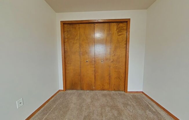 2 Bedroom Apartment ~ Close to 9th Street