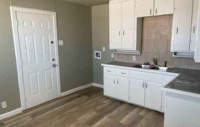 2 beds, 1 bath, $865