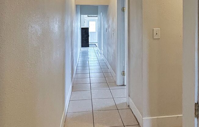 2 beds, 1 bath, $1,300