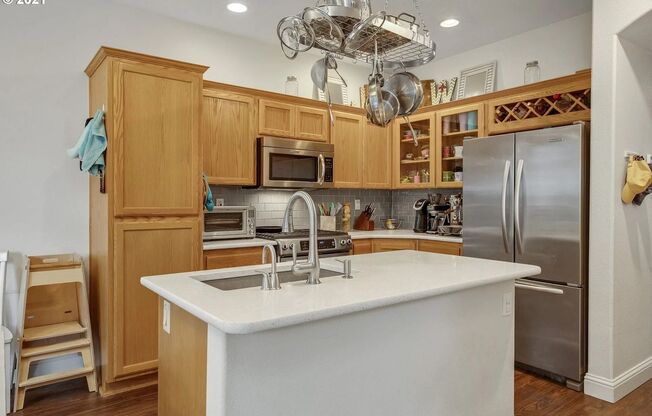 Beautiful 3-Bedroom + Office/Den Home in Prime Hillsboro Location!