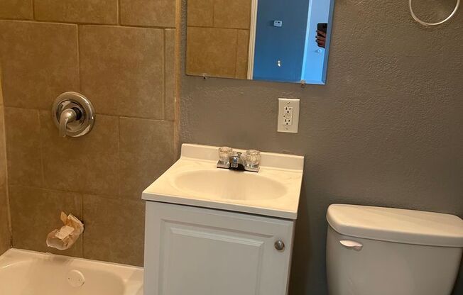 2 beds, 1 bath, 750 sqft, $1,070, Unit B01 1010 15