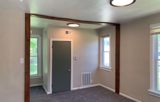 Studio, 1 bath, $850, Unit C - Lower Rear