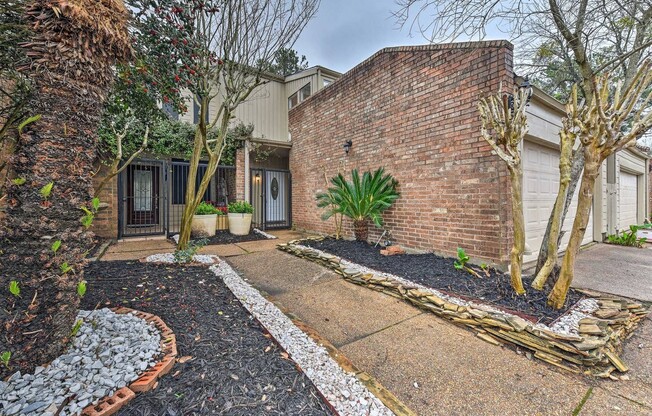 Lake Front Townhome with resort-like Views!