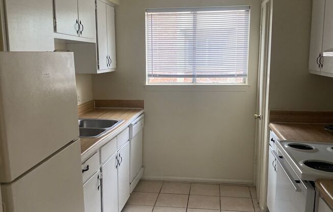 2 beds, 1.5 baths, 1,075 sqft, $1,095, Unit 1907-B