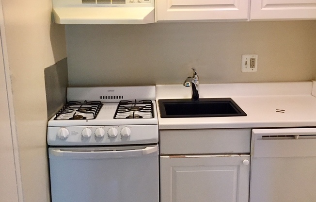 An Efficiency Apartment on the Third Floor of the Americana Finnmark in Silver Spring RIGHT NEXT TO FOREST GLEN METRO