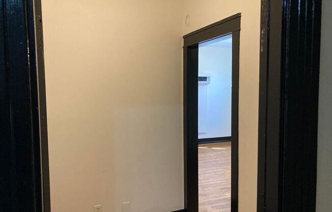 Studio, 1 bath, 405 sqft, $1,199, Unit Unit 1