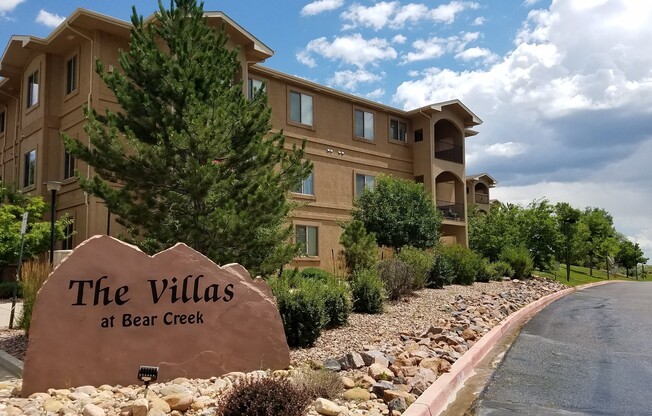 Incredible Location on this 3 Bedroom 2 Bath Condo with Amazing Mountain Views!!!