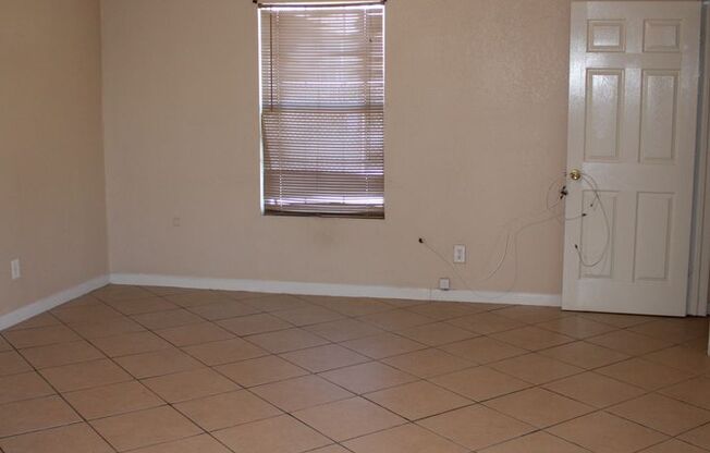 3 beds, 2 baths, $950