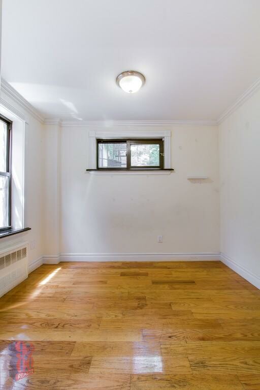233 E 29th St