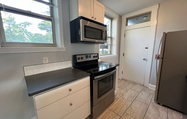 2 beds, 1 bath, 1,050 sqft, $2,350, Unit 5721 Elwood St. #C2