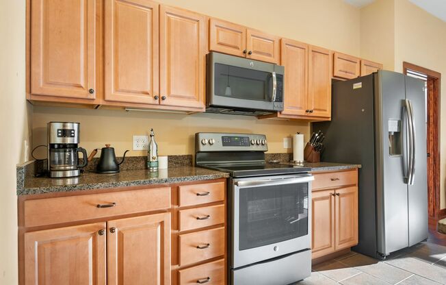 2 beds, 2 baths, $2,400, Unit 105