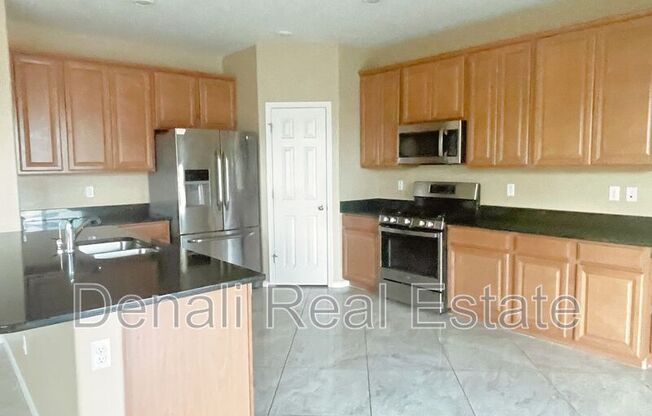 1121 E REGENT DR