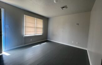 3 beds, 1 bath, $800