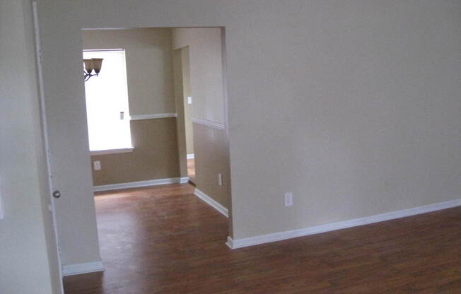 Awesome Split-Level In Kid-Friendly Neighborhood!