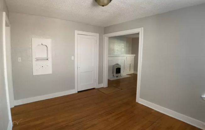2414 NW 11 ST