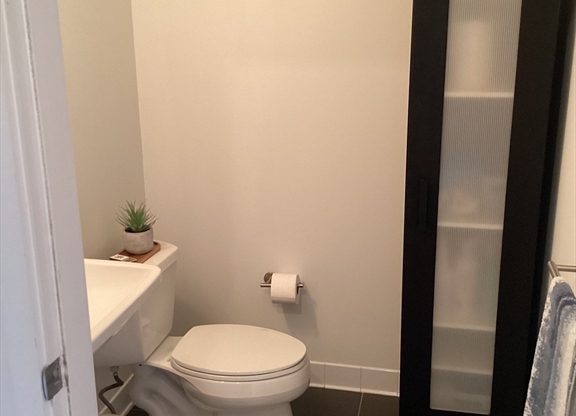 1 bed, 1.5 baths, 948 sqft, $4,150, Unit 133