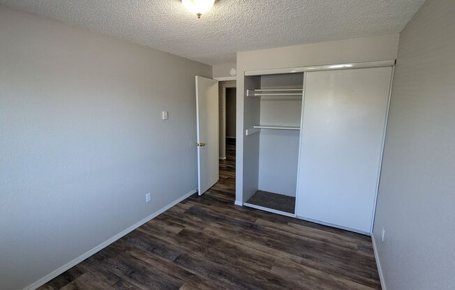 2 beds, 1 bath, 889 sqft, $1,295, Unit 07