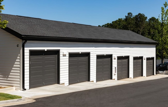 Garages Available at The Quincy Apartments, Acworth, 30102