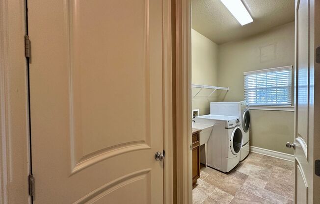 Spacious Haile Plantation Apartment – 3BR/2BA with Over 2,000 Sq. Ft. | Pet Friendly & Prime Location!