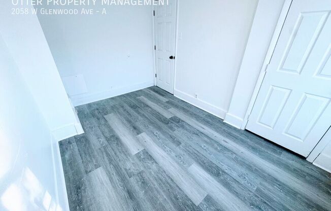 2058 W GLENWOOD AVE