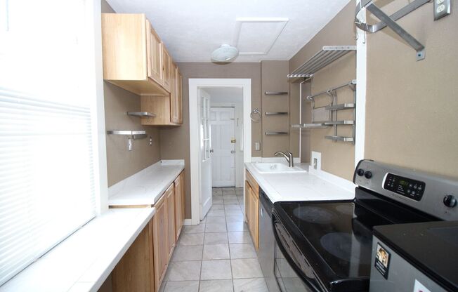 Adorable 3bdrm Downtown Bungalow
