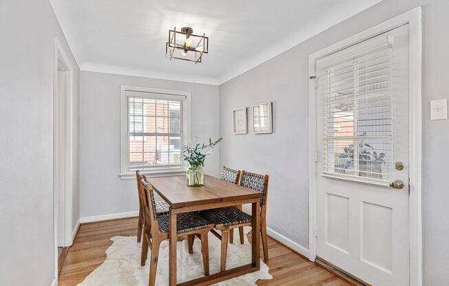 2 beds, 1 bath, 800 sqft, $1,950, Unit 824 N Mcknight